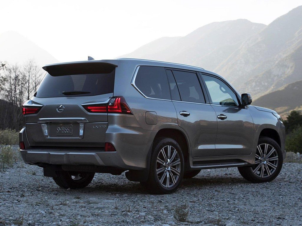 2016-Lexus-LX-570-2