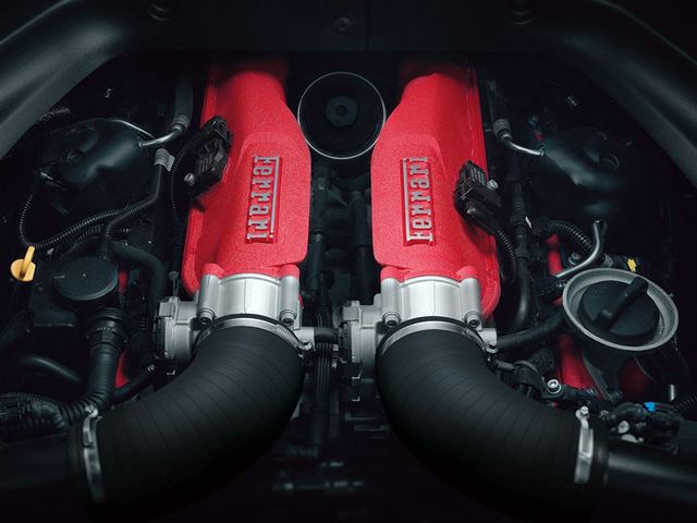 Ferrari-California-T-Vettel-edition-engine